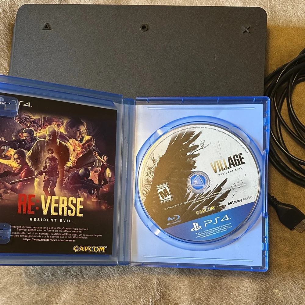 Sony PS4 Console with Game and Controller Resident Evil Village - Black